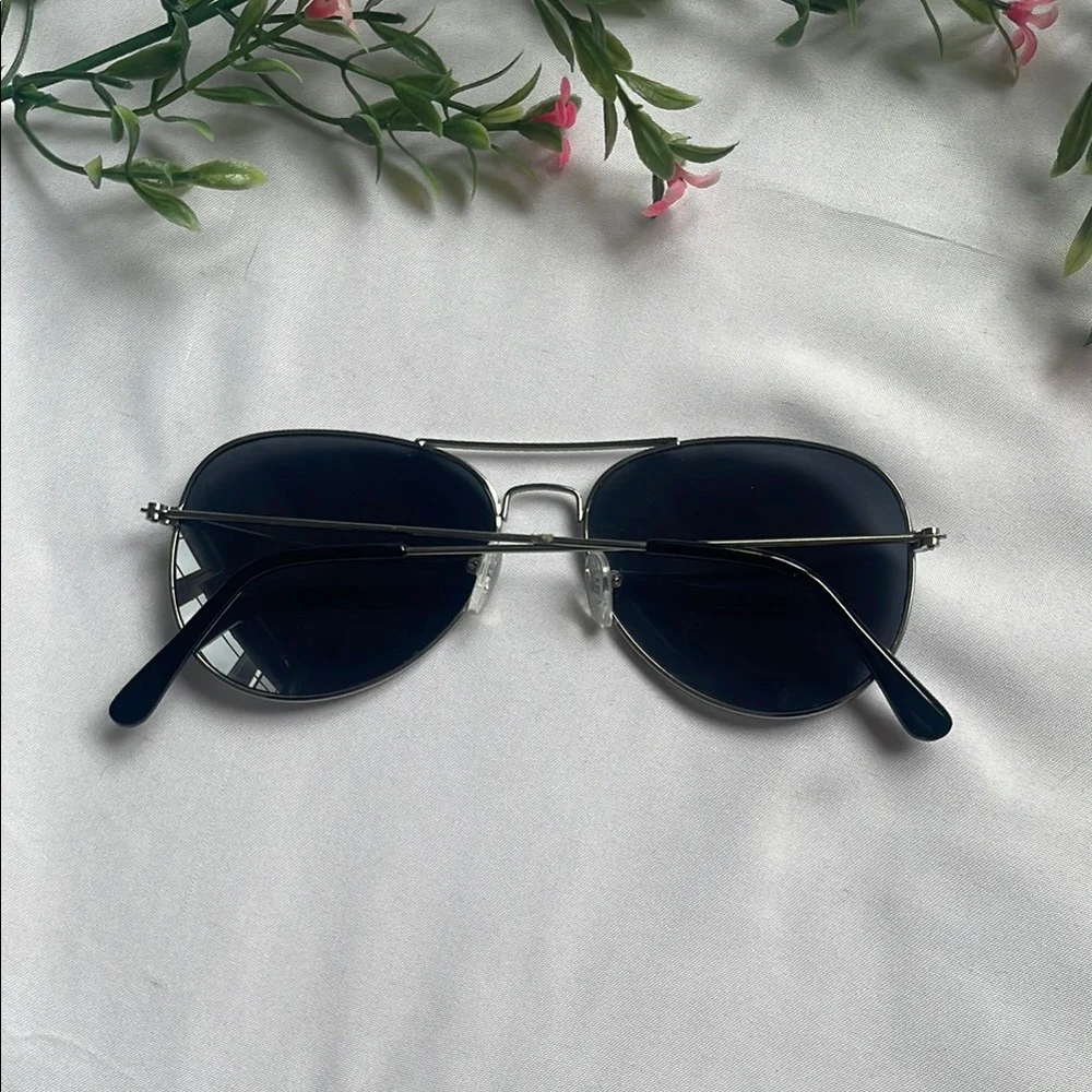 Classic Aviator Sunglasses - Picture 4 of 5